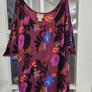 Mossimo Womens colorful cold shoulder top! Size med! Pre loved!